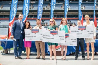 John Lynch, President of the John Lynch Foundation, Michelle Sie Whitten, Executive Director of the Anna and John J. Sie Foundation and President & CEO of the Global Down Syndrome Foundation, 2016 Exceptional Stars of the Year Chaz, Elyssa, Claire, Thomas, and Linda Lynch, Vice President of the John Lynch Foundation